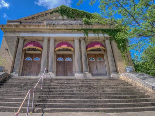 Historic 3-story building — Photo 2