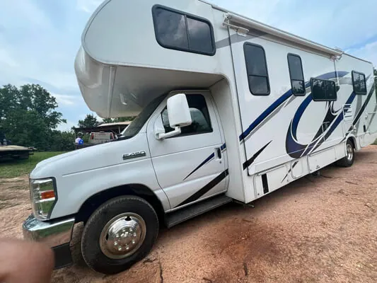 2019 Ford E450 — Photo 2