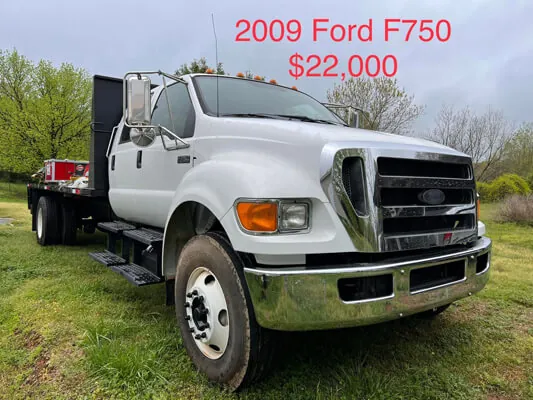 2009 Ford F750 — Photo 2