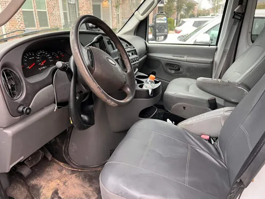 2007 Ford E350 — Photo 2