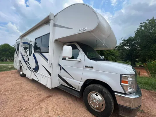 2019 Ford E450 — Photo 3