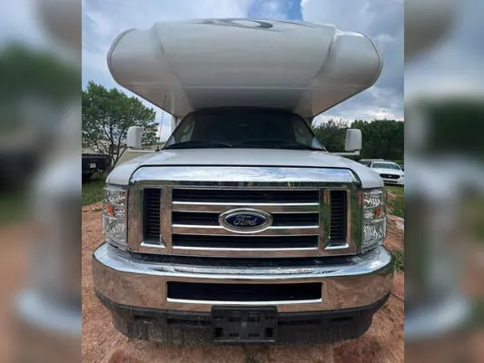 2019 Ford E450 — Photo 4